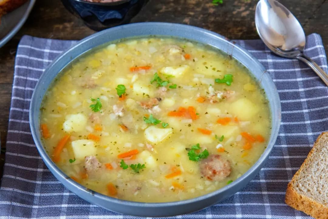 Jakie przyprawy do grochówki zmienią jej smak nie do poznania - kompletna lista