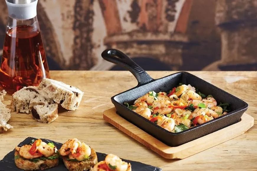 Jak dbać o patelnię żeliwną, aby uniknąć rdzewienia i zniszczenia