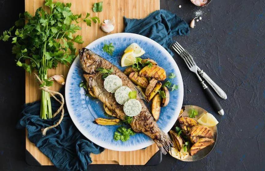 Jak przygotować pysznego pstrąga z grilla - sprawdzone przepisy i triki