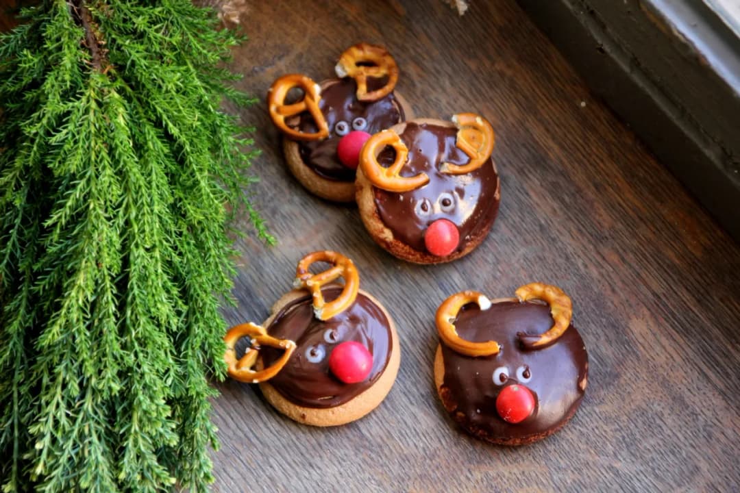 Ciasteczka renifer: Twórz świąteczne kształty z dziećmi