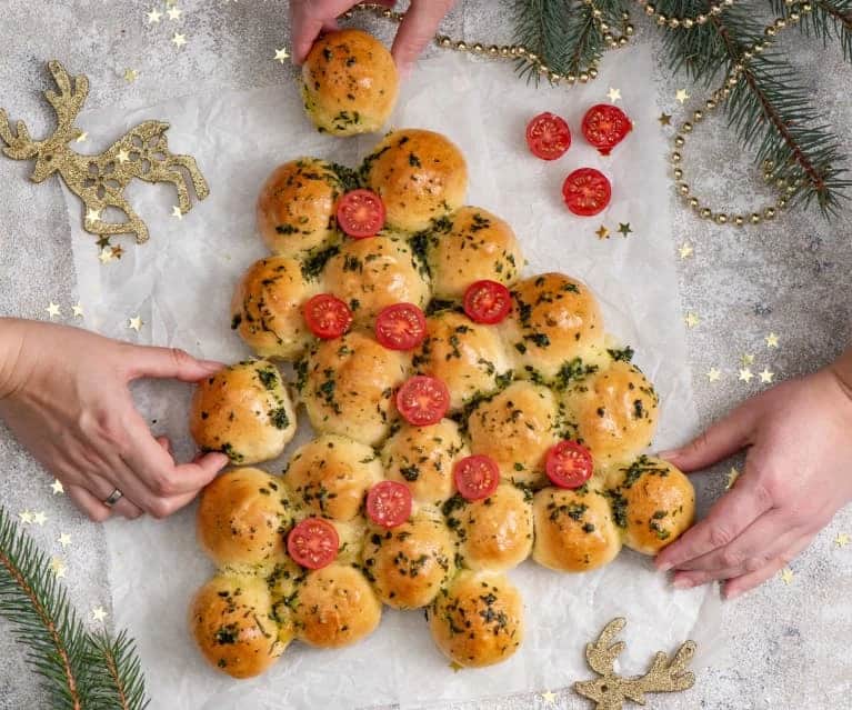 Jak zrobić choinkę z ciasta na pizzę i paluchy czosnkowe?